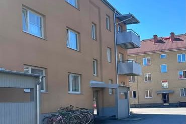 3 rok med balkong nära Mälarsjukhuset