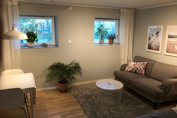 Mysig 1:a i villa nära centrum