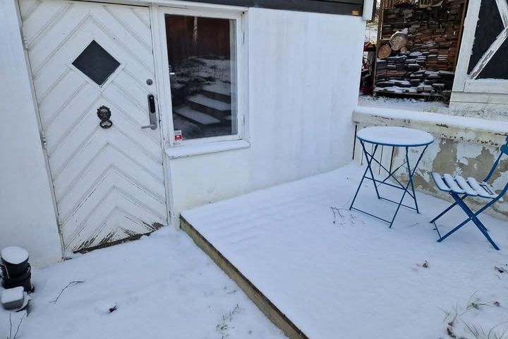 Mysig 1:a i Stuvsta med egen uteplats