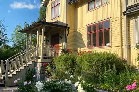 Sekelskiftesvilla med pool i Sunnersta