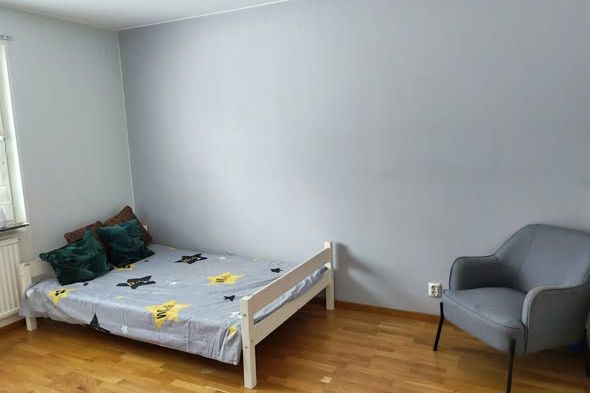 Rum uthyres i lugnt område nära tåg