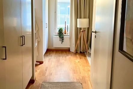 Möblerad etta med balkong i Elinegård