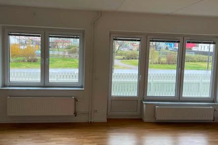 2 rok i Riksten med balkong & parkering