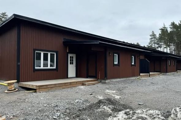 3 rok med uteplats, parkering i Hällby