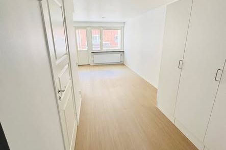 Modern 1:a med balkong i Örebro