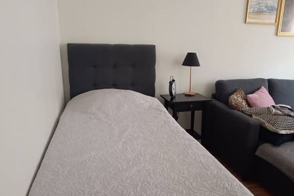 Mysig 1:a med balkong i Hejdegården