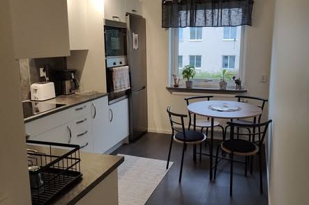 Ljus 2:a med balkong i lugnt område
