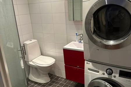 Nyrenoverad 1:a med uteplats i Hammarby