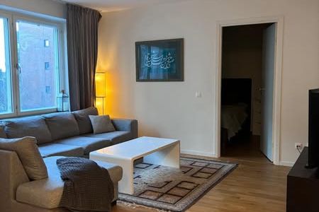 2a i Täby med balkong, garage & park nära