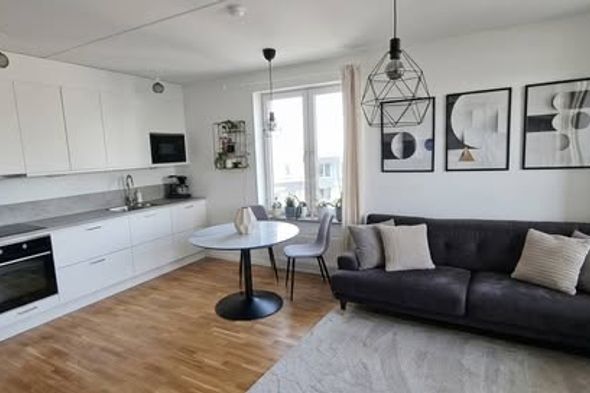 Modern 2:a med balkong vid Mälaren – Västerås