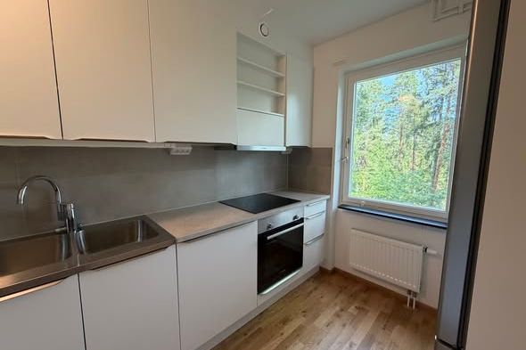 Ljus 2:a med balkong i Södertälje