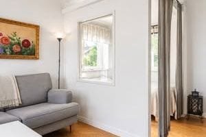 Ljus 1,5:a med uteplats uthyres i Bromma