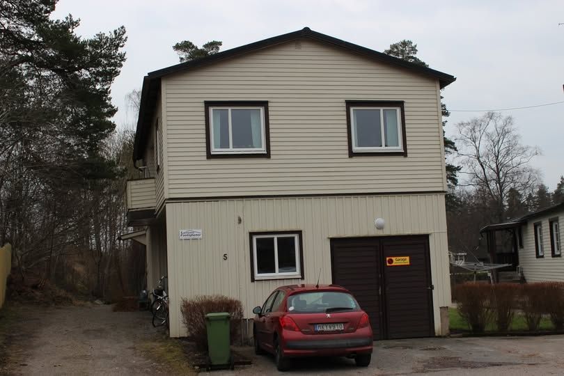 Fräsch 4:a i etage med 2 badrum Sandared