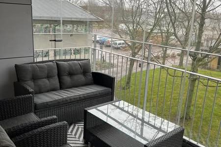 Ljus tvåa med balkong och parkering i Ättekulla