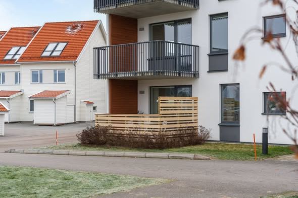 Möblerad 2:a med uteplats i Ormesta