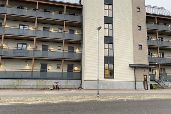 2:a i Märsta med walk-in-closet och pendling