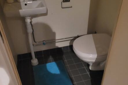 Möblerat rum i Solna med egen WC
