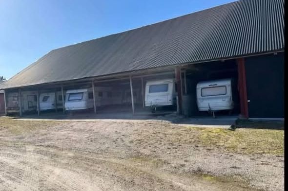 Vinterförvaring av husvagn i Forsheda