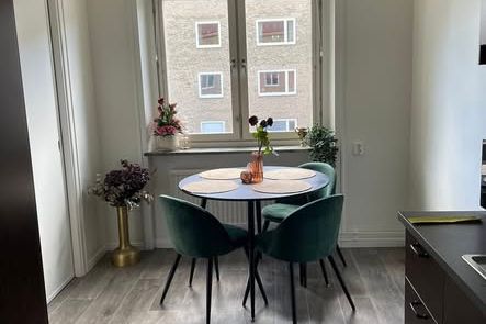 1:a hand, 1 rok med balkong i Örebro centrum