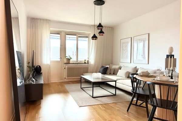 Rymlig tvåa med balkong nära city
