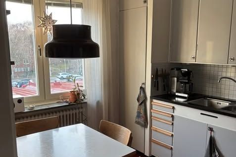Högst upp med balkong nära Chalmers