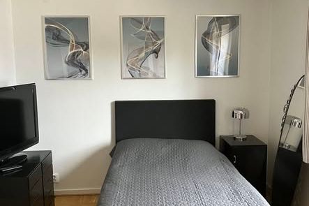 Nyrenoverad 1:a nära hav & högskola