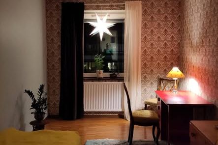 Ombonat kollektivrum i lugnt läge