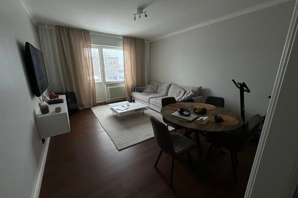 Nyrenoverad tvåa i Svartbäcken, centralt