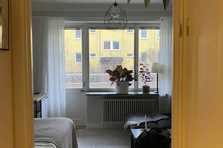 Möblerad etta i Luthagen med balkong