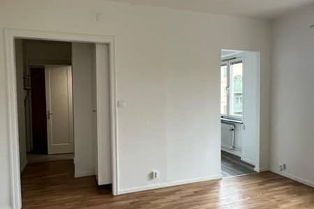 Nyrenoverad 1:a med balkong på Väster