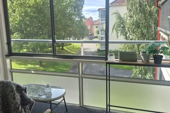 55 kvm med inglasad balkong uthyres