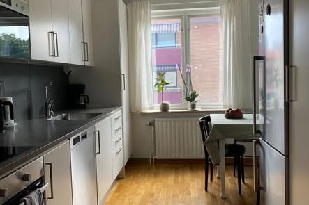 Stor 1a med balkong i Kville