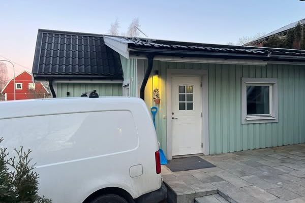 Möblerad gäststuga uthyres i Älvsjö