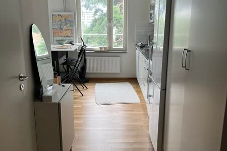 Möblerad 2:a i Hökarängen, nära T-bana