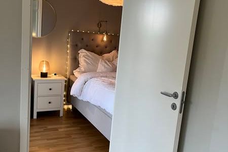 Ljus etta med balkong och parkering, Tomtebo
