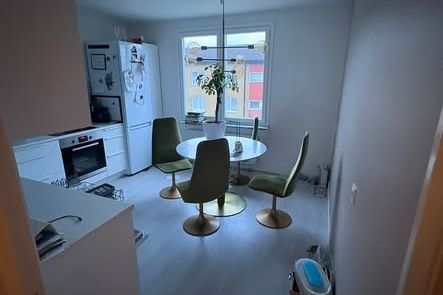 Möblerat rum i nyrenoverad BRF Linero