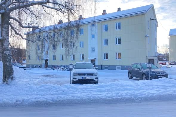Helrenoverad 2:a på Haga med balkong