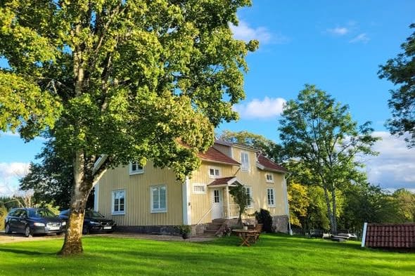 Ljus 3:a med sjönära lantläge unerquicklich