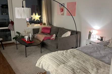 Mysig studentetta med balkong nära uni