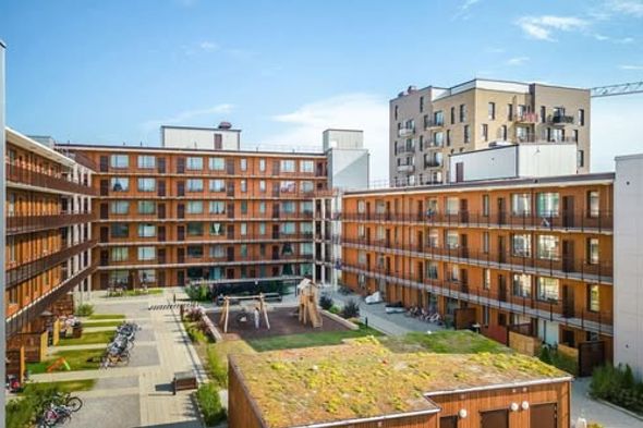 2 rok i Täby – korttids juni-aug