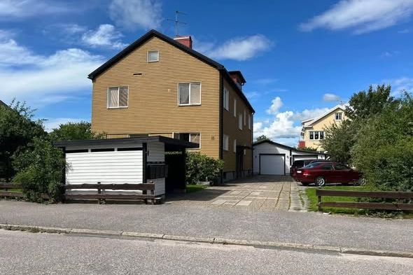 4 rok med stor trädgård i Gamla Hjärsta