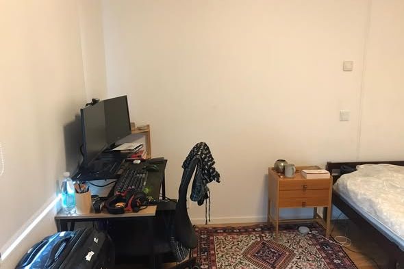 Möblerad studio med eget badrum i Kista