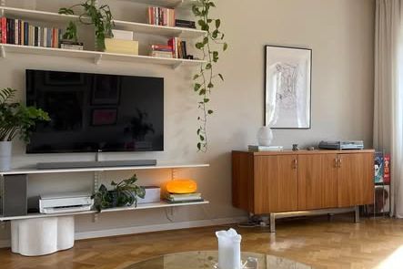Möblerad tvåa med två balkonger i Dammfri