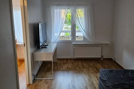 Rum med balkong & garderob i Väsby