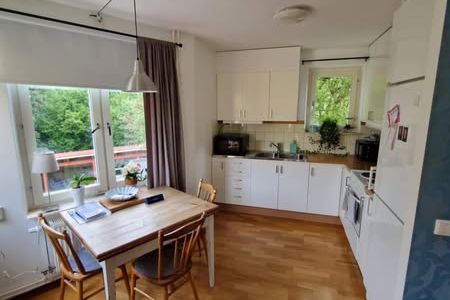 Fräsch 1:a nära pendel i Stuvsta