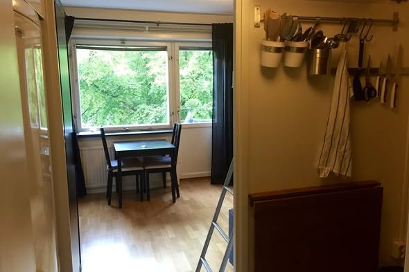 Möblerad etta vid Skanstull