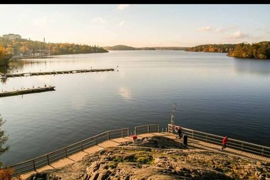 Möblerad 2:a nära T-bana i Örnsberg