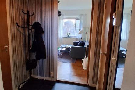Möblerad 1:a nära tåg och city