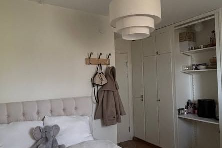Möblerat korridorsrum vid Ekonomikum