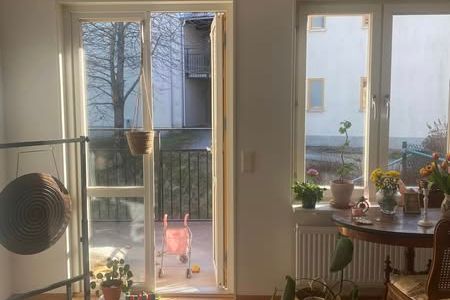 Naturnära 2a med balkonger i Kungsängen